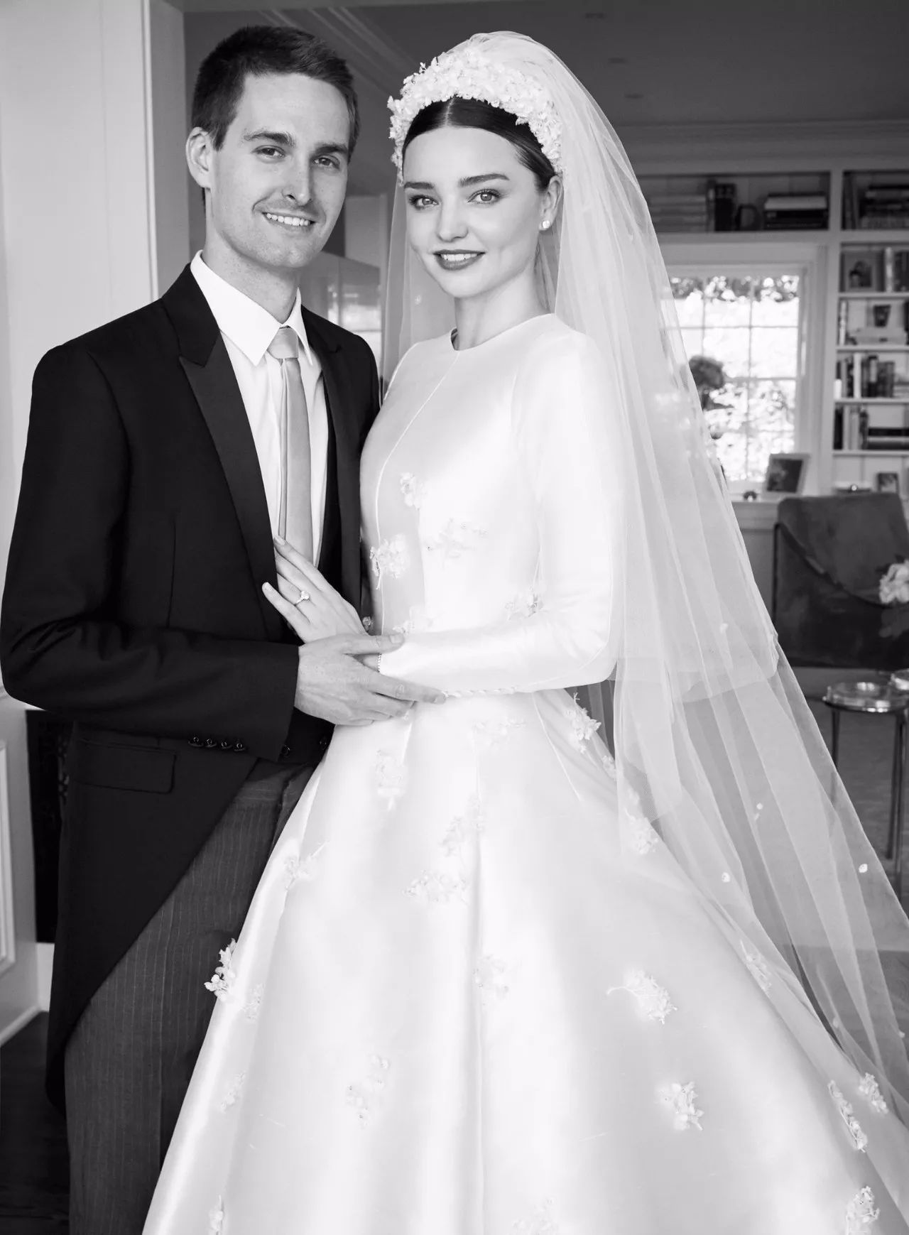 婚纱开业海报_龙凤褂婚纱照准备开业_婚纱店开业需要准备什么